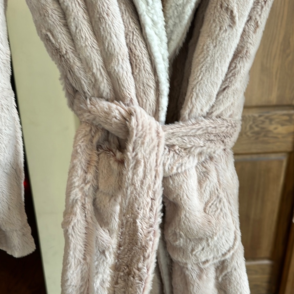 Stars Above Pink Robe - Picture 5 of 10